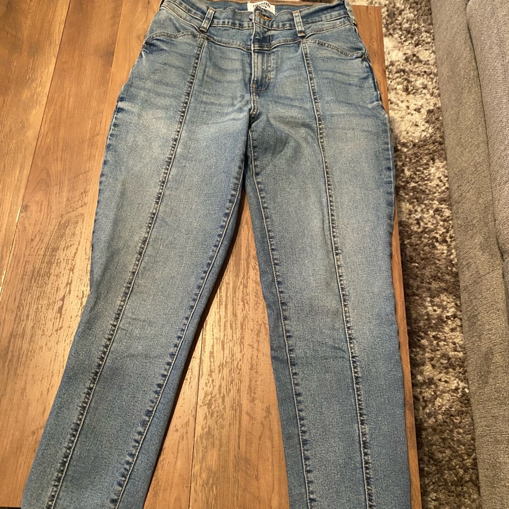 Levi Mom Jean. Size 7 - W28